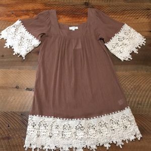 *NWT* boho UMGEE tunic with lace details, Small
